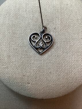 James Avery Sterling Silver 925 French Scroll Open Heart Vintage Pendant A7-37